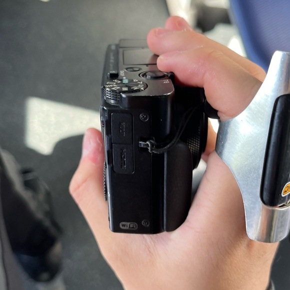 Sony RX100 mark 6 camera - Picture 5 of 13